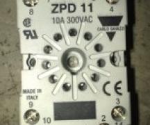 ZPD-11. Base Undecal con 11 clavijas para posicionar en carril DIN.